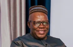Tendai Biti clings to power with the flop party as Zimbabweans chant traitor.webp