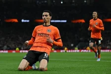 Eintracht Frankfurt digs in to keep Hugo Ekitike despite Liverpool and Premier League chase.webp