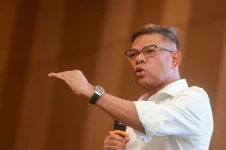 AI scam chaos as fake TikTok Saifuddin accounts spark police crackdown.webp