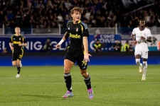 Real Madrid shuns Nico Paz buyback, leaving Como rivals gloating.webp