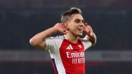 Bayern Munich eye Arsenal's Trossard after Luis Diaz's Liverpool miss.webp