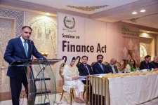 Kiyani admits government failure, begs tax experts for a fix.webp