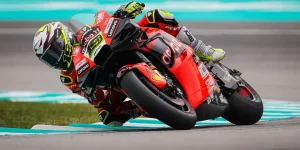 Bautista fans flames in Donington as Bulega hunts Toprak SBK title.webp