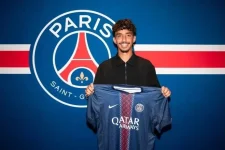 PSG signs El Idrissi only to bury him deep in their reserves.webp