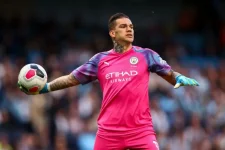 Man City scoffs at Conte's desperate Napoli bid for Ederson.webp