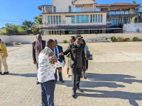 Gumbo inspects the Beira consulate after three years of renovation delays.webp