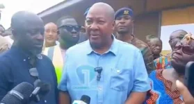 Mahama vows to finish the Krofrom Market in Kumasi as traders demand action.webp