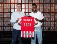 Nico Williams pens record Athletic Club deal, snubs Barcelona for San Mamés.webp