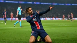 PSG close the door on Bradley Parkola exit this summer.webp