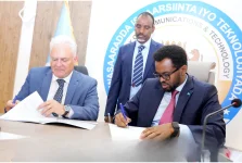 Minister Moalim hands Somalia's future to the UNDP.webp