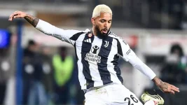 Everton ignites three way war for Juventus star Douglas Luiz.webp