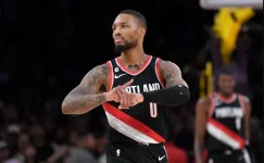 Damian Lillard returns to the Portland Blazers on a 42 million deal.webp