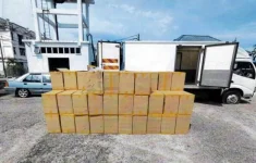 Pasir Mas police seize RM2.3 million in Zon King cigarette smuggling chase.webp