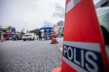 Taiwanese woman accuses Petaling Jaya police of extortion at SS2 roadblock.webp