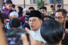 Anwar hits back at critics as Wan Ahmad Farid named Malaysia's Chief Justice.webp