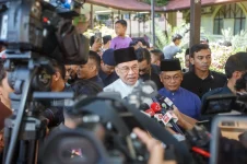 Anwar agrees to meet Umno chiefs over Najib royal addendum as court case looms.webp