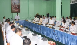Maung Maung Ohn tells the Yangon press to deliver timely news to the Myanmar public.webp
