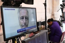 Trump sues Wall Street Journal as Epstein scandal engulfs Pam Bondi and DOJ.webp