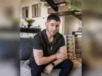 Nick Jonas says dad's cancer battle brought family closer as JONAS20 tour excites fans.webp
