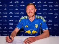 Leeds United sign Sean Longstaff from Newcastle on a four-year deal.webp