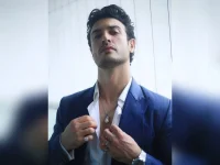 Zain Durrani compares Bollywood acting to constant competitive exams.webp