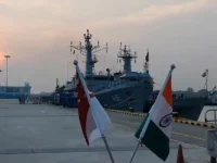 Indian Navy warships conclude successful port call to Singapore, strengthen maritime ties.webp