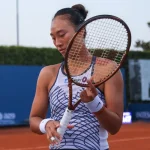 Zheng Qinwen undergoes successful elbow surgery, focuses on recovery for future comeback.webp