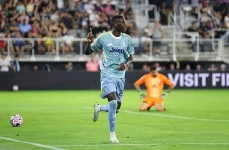 Manchester United targets Kolo Muani from PSG as striker options heat up.webp