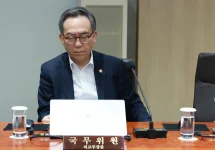 Former Foreign Minister Cho Tae-yul questioned over Yoon Suk Yeol's martial law attempt.webp