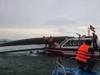 Cruise ship capsizes in Ha Long Bay, Vietnam, leaving 37 dead and dozens missing.webp
