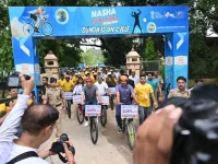 Mansukh Mandaviya leads 3,000 youth on cycling rally in Varanasi, stresses fitness and anti-d...webp