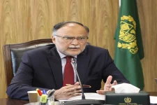 Ahsan Iqbal urges national efforts to revitalize agriculture, criticizes provinces for failin...webp