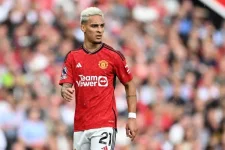 Atletico Madrid eyes Manchester United's Antony as Real Betis struggles with fee.webp