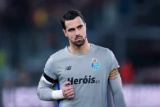 Manchester City targets Porto's Diogo Costa with 60 million euro bid as Ederson nears exit.webp