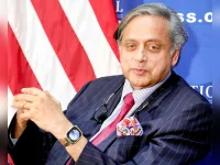 Muraleedharan bars Tharoor from Congress events in Thiruvananthapuram over rift.webp