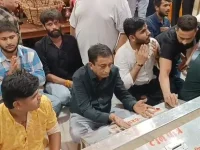 Taarak Mehta Ka Ooltah Chashmah team visits Mahakaleshwar temple in Ujjain.webp