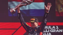 Jenson Button hails Verstappen as F1's most complete driver despite tough season.webp