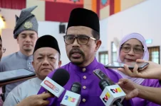 CUEPACS warns civil servants in Malaysia to avoid actions risking public trust.webp