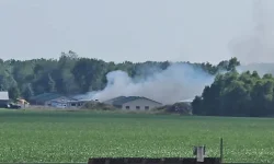 Fiery Vans RV-14 crash devastates Lowell storage facility.webp