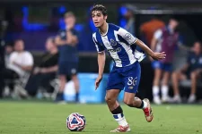 PSG refutes reports of imminent deal for Porto's Mora.webp
