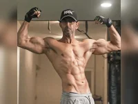 Hrithik Roshan praises Vir Das' Fool Volume on Instagram after War 2 wrap.webp