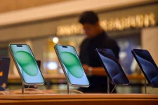 Vivo tops India smartphone market as shipments jump 7 percent in Q2 2025.webp