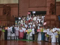 Rahul Gandhi, Priyanka join Bihar protest over Election Commission review and voter rights.webp