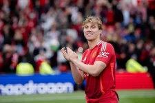 Lazio and Atalanta chase Manchester United's Rasmus Hojlund in transfer battle.webp