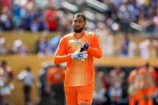 Donnarumma eyes England move as Paris contract talks stall.webp