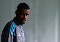Newcastle exiles Isak from tour after Liverpool, Al-Hilal interest.webp