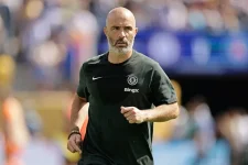 Chelsea dismisses chance to sign Newcastle's wantaway star Isak.webp
