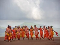 Saputara Monsoon Festival returns with grand folk parade and record tourist surge.webp