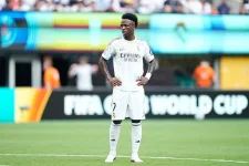 Vinicius Junior demands Real Madrid match Mbappe's pay as contract talks stall.webp