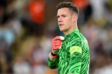 Barcelona weighs stripping Ter Stegen of captaincy as surgery fuels discontent.webp